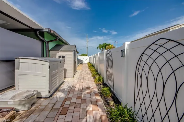 4425 SW 14th  PL, Cape Coral, FL 33914