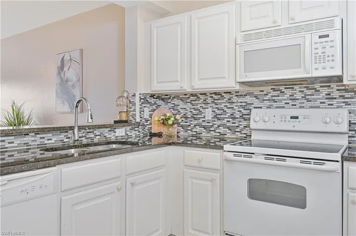 10020 Maddox Ln 213, Bonita Springs, Florida 34135