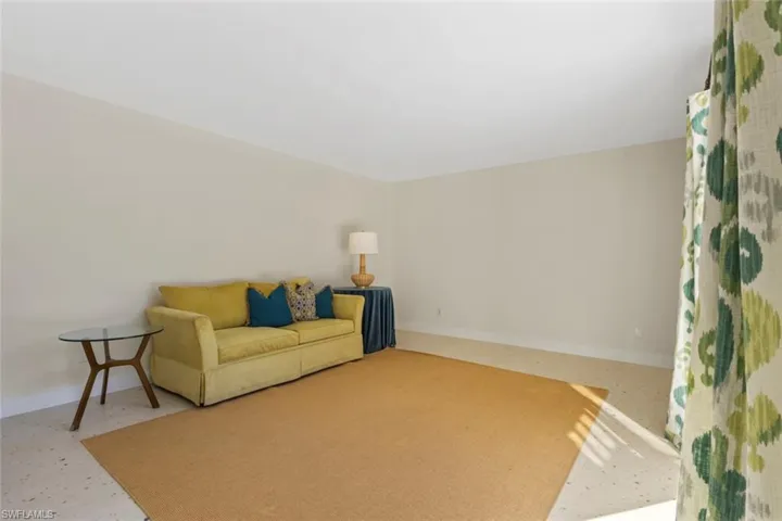 Sitting room with baseboards