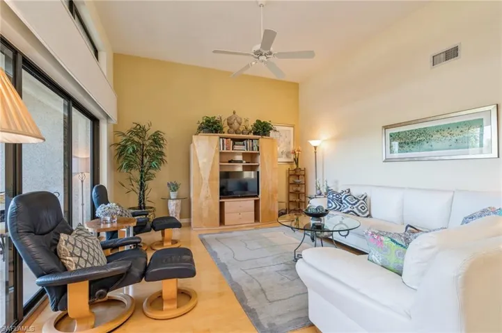 7048  Pelican Bay  BLVD, Naples, FL 34108