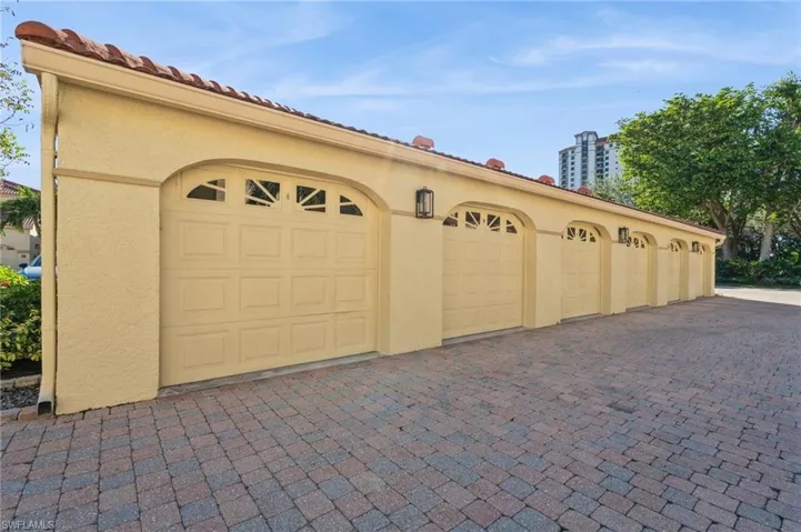 7048  Pelican Bay  BLVD, Naples, FL 34108