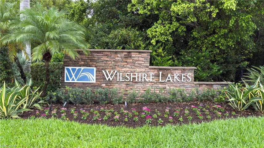 Wilshire Lakes Sign & Entrance