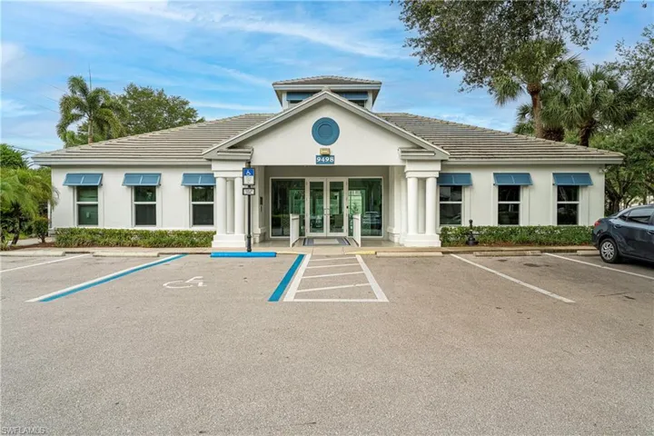 Wilshire Lake Clubhouse & Amenities