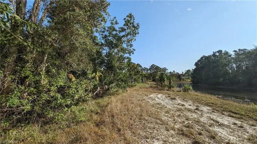 422 Juneau DR, LEHIGH ACRES FL 33974