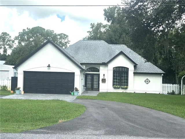1090  Woods  DR, Labelle, FL 33935
