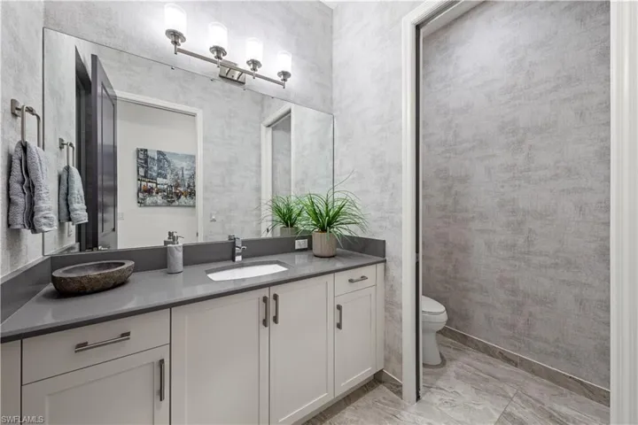 1/2 Bath