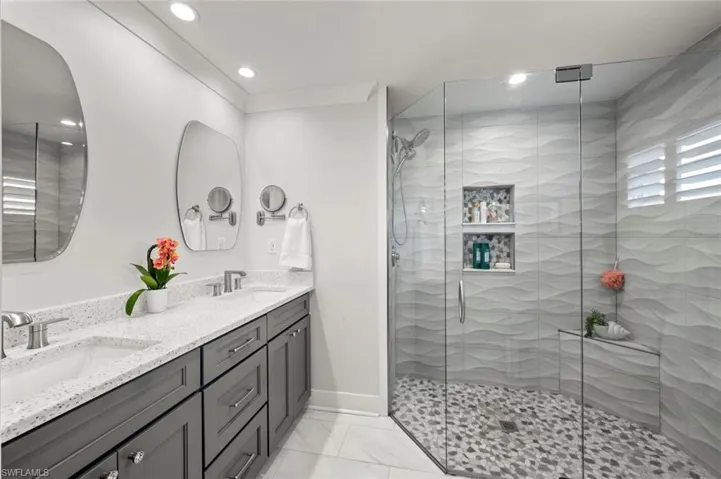 Updated master bath, w/dual sinks