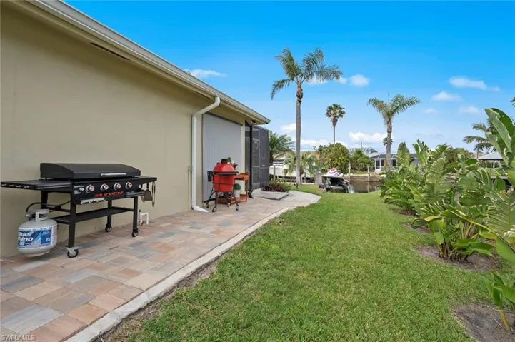 Side of home w/expanded walkway