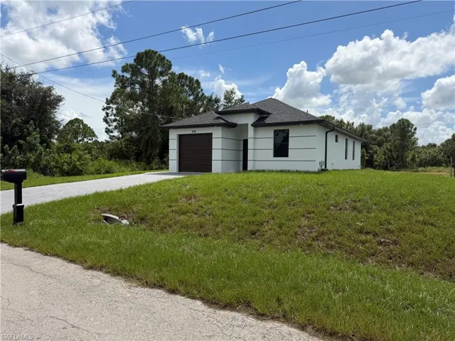 868 Carbon St E, Lehigh Acres, Florida 33974