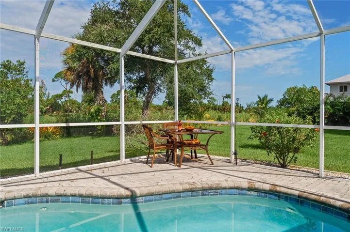 Home backs to a Golf Course-very private!