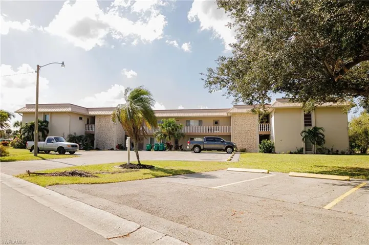 1931 W Lakeview  BLVD, North Fort Myers, FL 33903