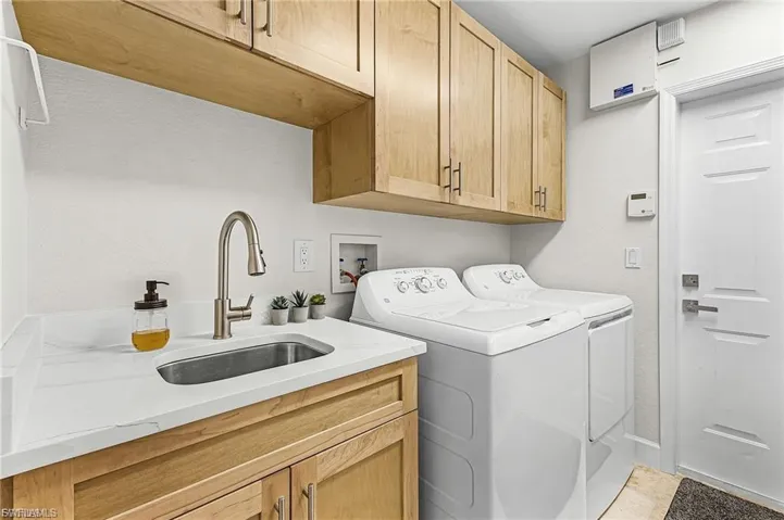 2207 Sw 52nd St, Cape Coral, Florida 33914