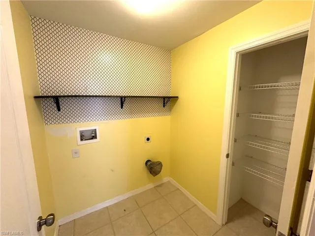 2814  50th W ST, Lehigh Acres, FL 33971