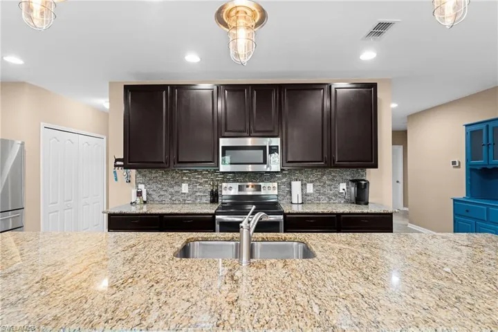 910 Sw 33rd Ter, Cape Coral, Florida 33914