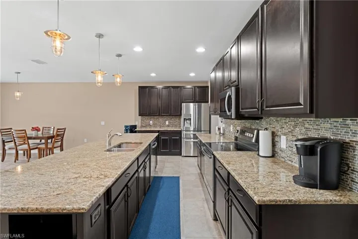 910 Sw 33rd Ter, Cape Coral, Florida 33914