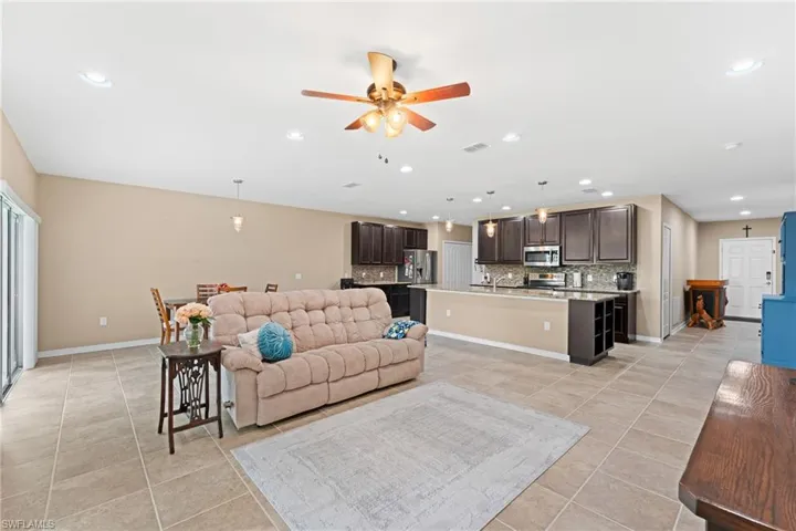910 Sw 33rd Ter, Cape Coral, Florida 33914