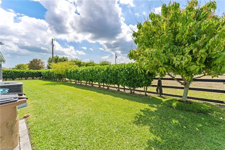 910 Sw 33rd Ter, Cape Coral, Florida 33914