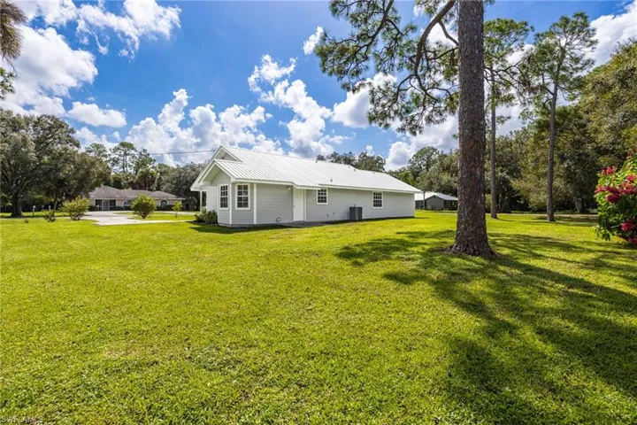 1212 Woods Dr, Labelle, Florida 33935