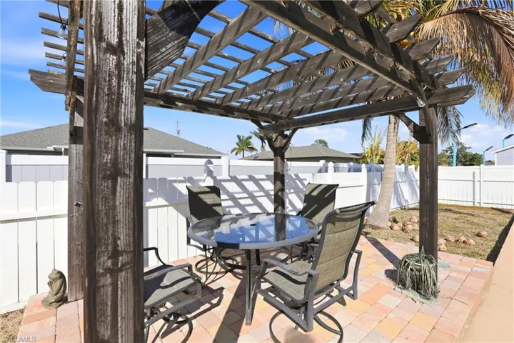 1209 Nw 19th St, Cape Coral, Florida 33993