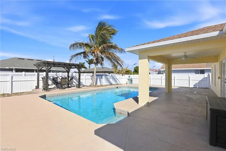 1209 Nw 19th St, Cape Coral, Florida 33993