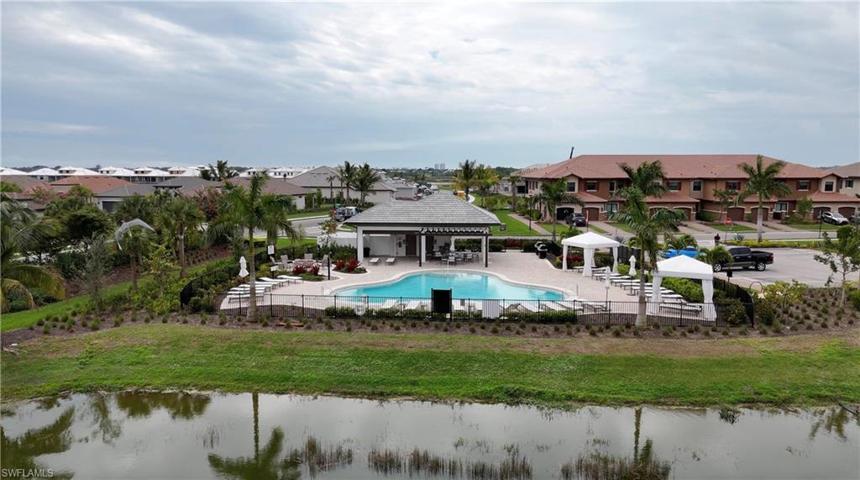 Villa Satellite Pool