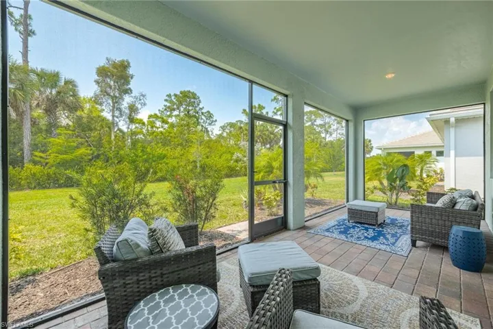 299  Tamarindo  LN, Naples, FL 34114