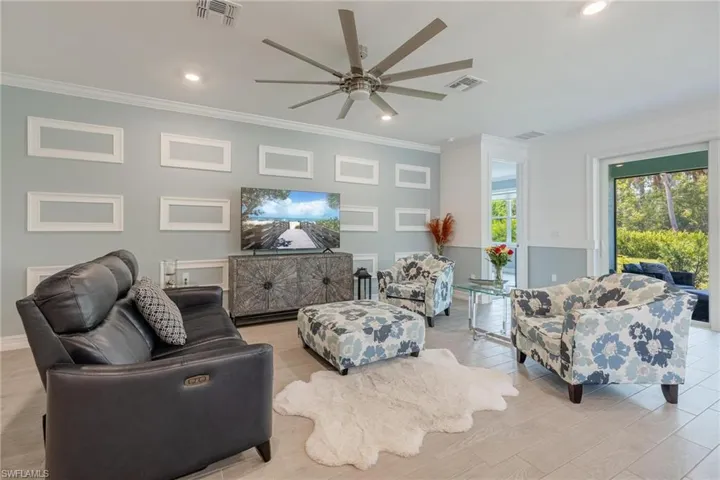 299  Tamarindo  LN, Naples, FL 34114