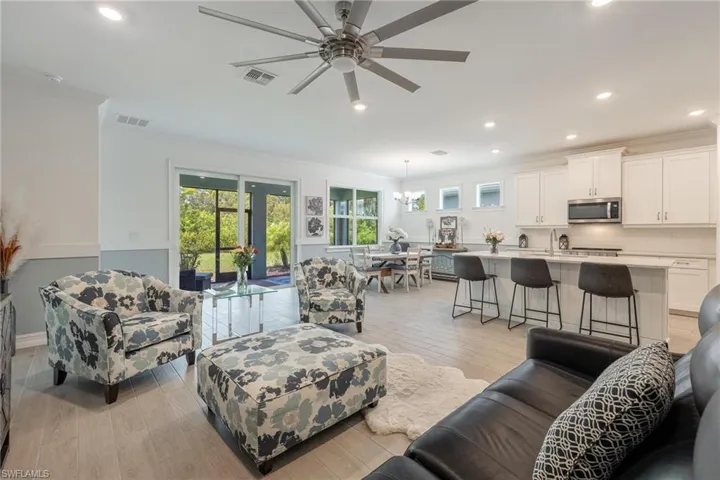 299  Tamarindo  LN, Naples, FL 34114