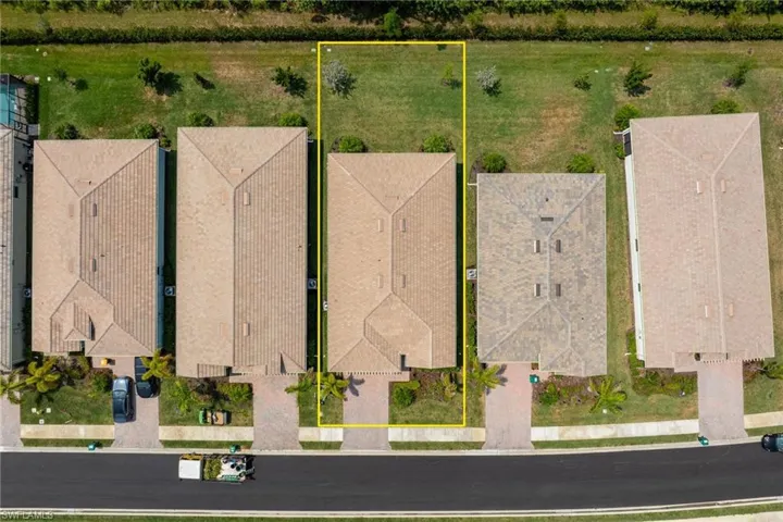 299  Tamarindo  LN, Naples, FL 34114