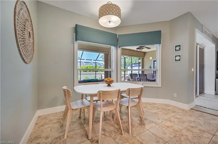 Eat in Kitchen with baseboards