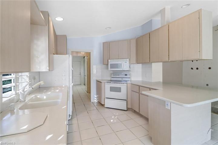 3695 El Segundo CT, NAPLES FL 34109