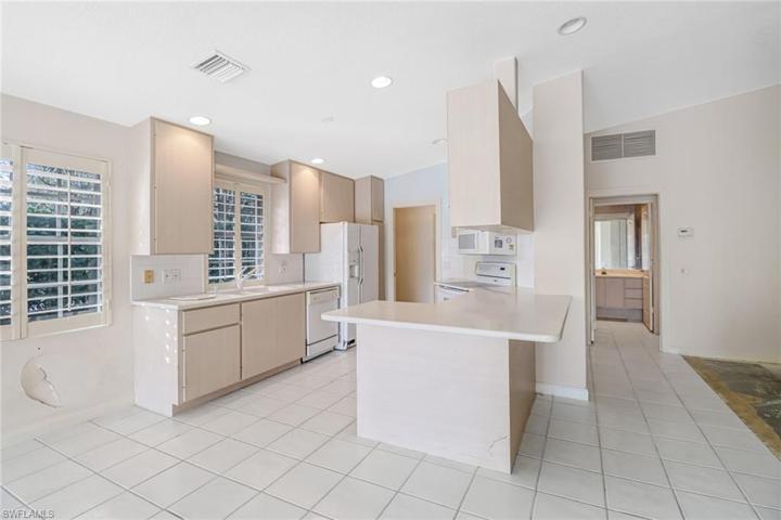 3695 El Segundo CT, NAPLES FL 34109
