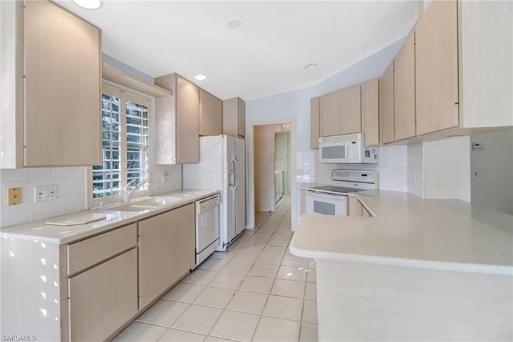 3695 El Segundo CT, NAPLES FL 34109