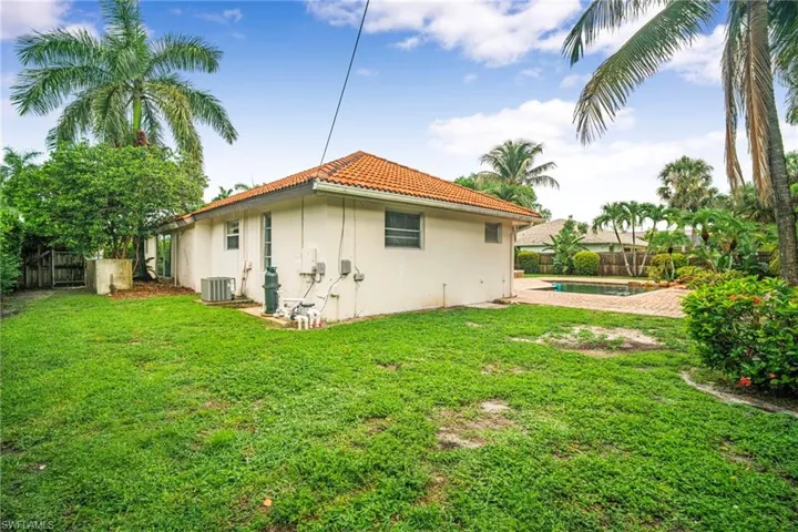 5231 Greenbriar Dr, Fort Myers, Florida 33919