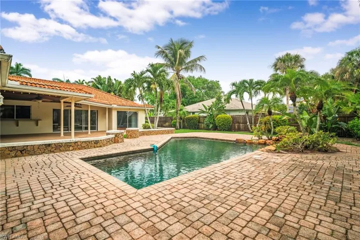 5231 Greenbriar Dr, Fort Myers, Florida 33919