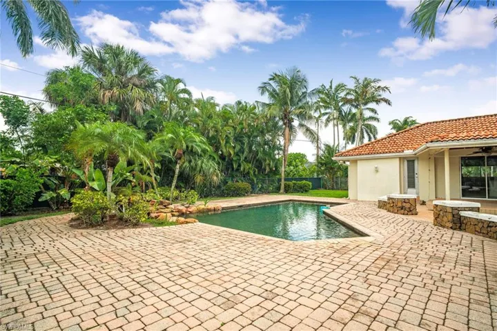 5231 Greenbriar Dr, Fort Myers, Florida 33919