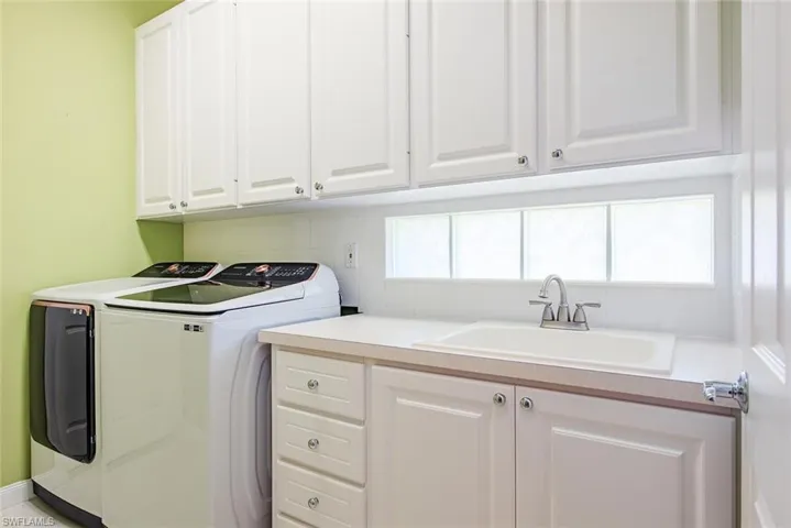 2904  Hatteras  WAY, Naples, FL 34119