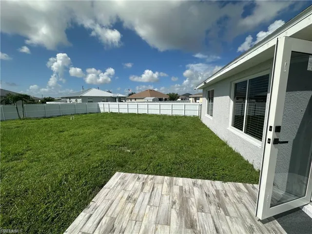 1518 Ne 43rd Ln, Cape Coral, Florida 33909