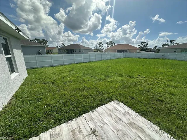1518 Ne 43rd Ln, Cape Coral, Florida 33909