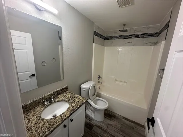 1518 Ne 43rd Ln, Cape Coral, Florida 33909