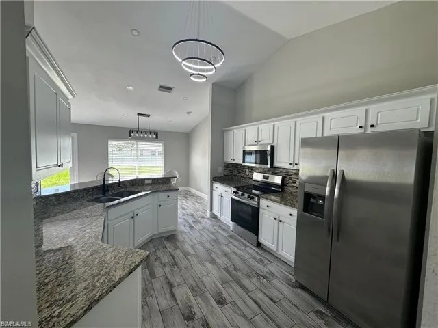 1518 Ne 43rd Ln, Cape Coral, Florida 33909