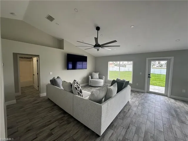 1518 Ne 43rd Ln, Cape Coral, Florida 33909