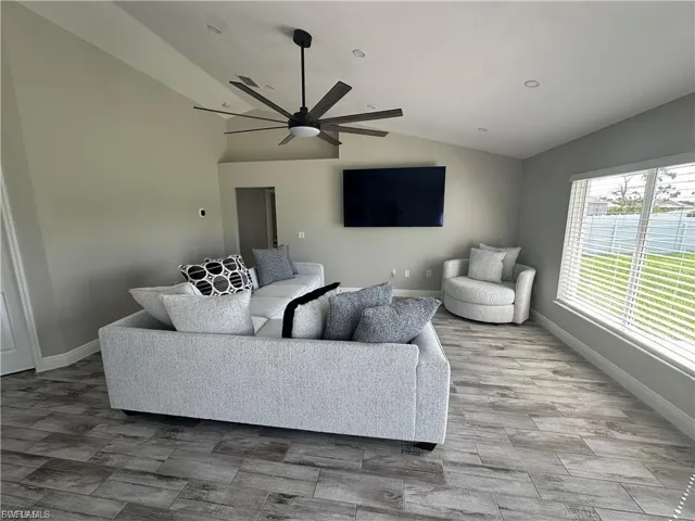 1518 Ne 43rd Ln, Cape Coral, Florida 33909