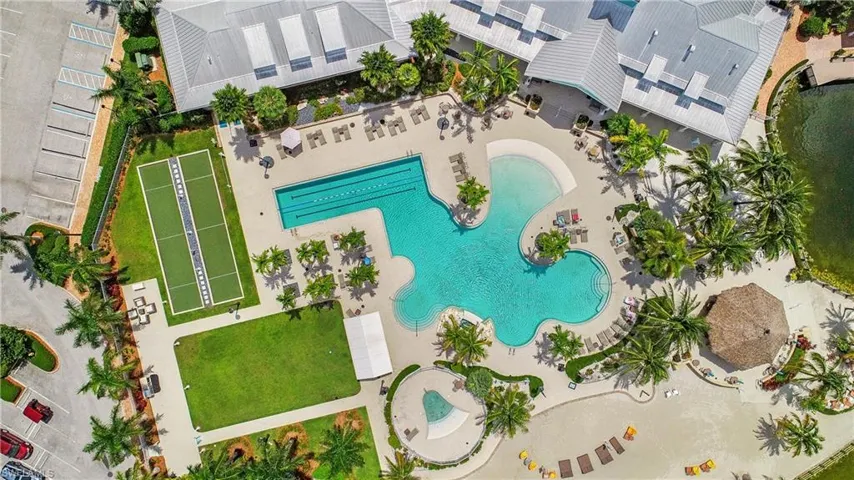 Birds eye view of property