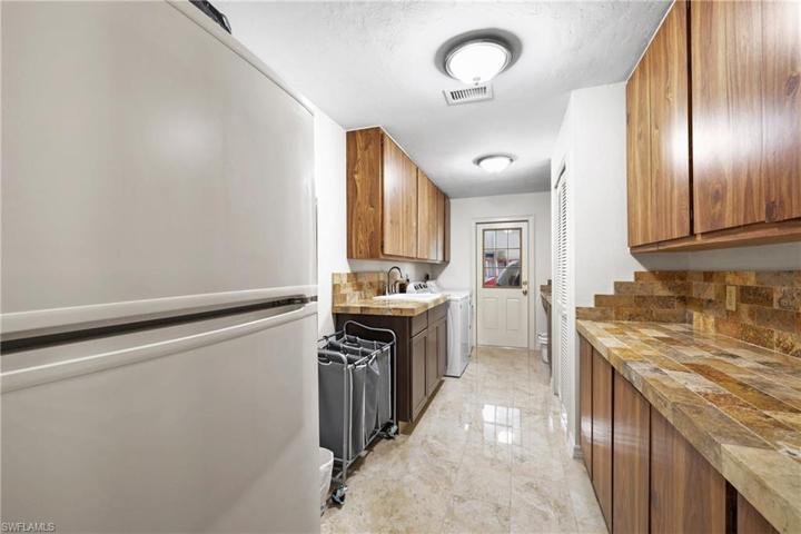 2727 SE 24 PL, CAPE CORAL FL 33904
