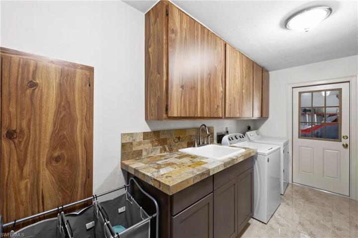 2727 SE 24 PL, CAPE CORAL FL 33904