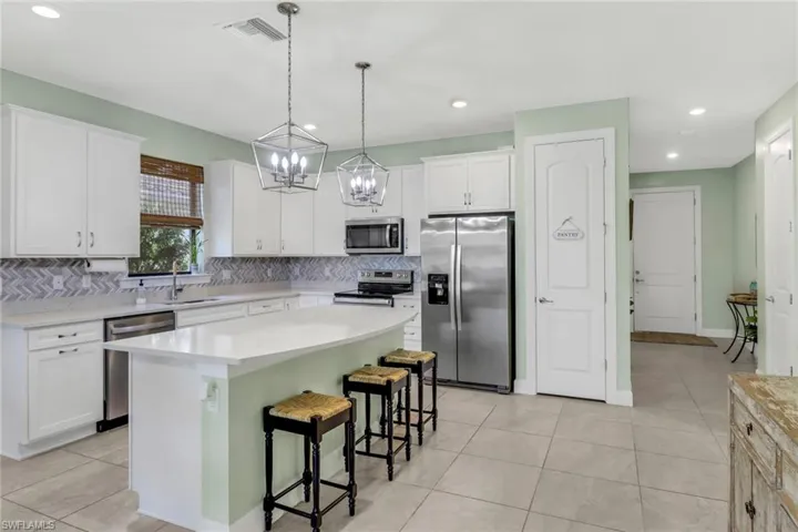 Light and bright kitchen