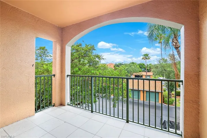 1205  Wildwood Lakes  BLVD, Naples, FL 34104