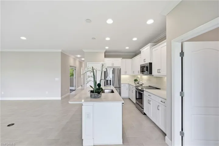 6966 Avalon Cir 908, Naples, Florida 34112