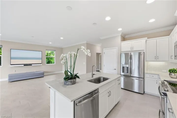 6966 Avalon Cir 908, Naples, Florida 34112